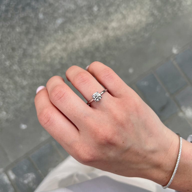 1.00 Carat classic diamond engagement ring GIA