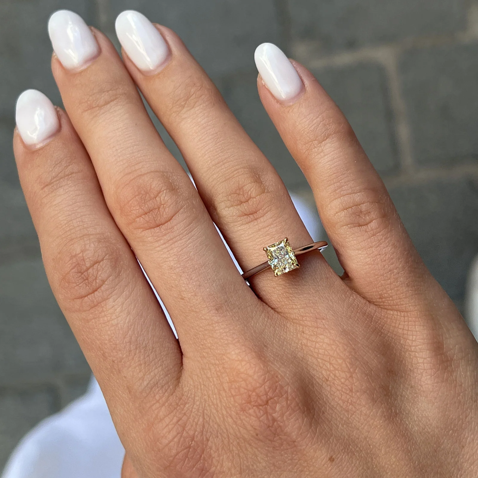 Bague Diamant Radiant Jaune Gia En Or Blanc Et Jaune 18 Carats 3 - Orogem Jewelers Bague Diamant Radiant Jaune Gia En Or Blanc Et Jaune 18 Carats – Image 3