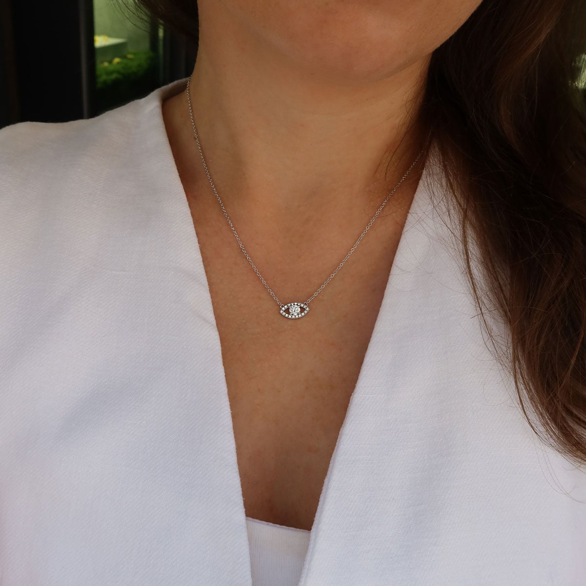 Pendentif Œil En Diamant 0.30 Carat : Élégance Unique En Or Blanc 2 - Orogem Jewelers 0.30 Carat Diamond Eye Pendant: Unique Elegance In White Gold