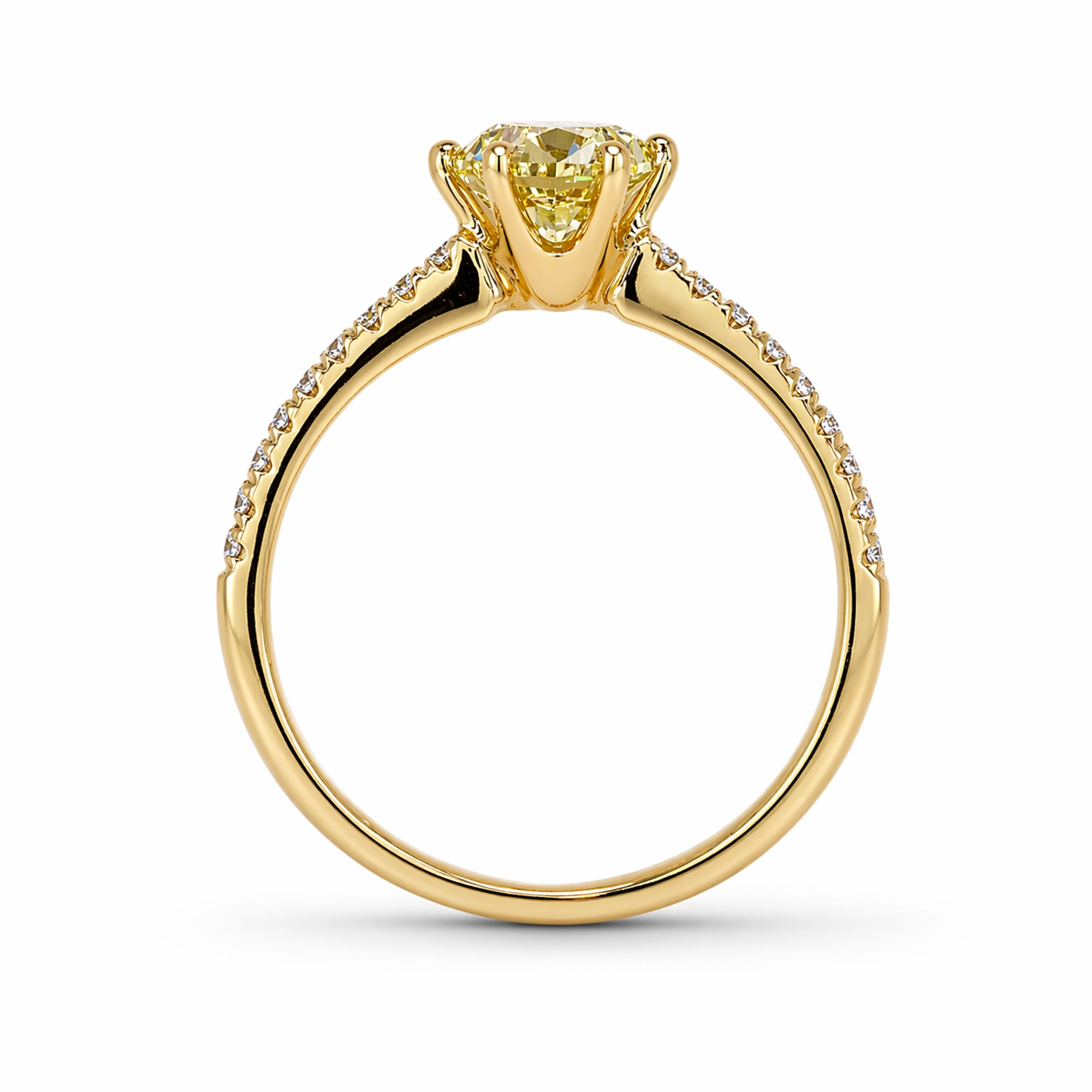 Bague De Fiançailles Diamant Jaune Pavé En Or Jaune 18K | Gia 1,00 Ct 3 - Orogem Jewelers Vue Latérale D’une Bague En Or Jaune 18K Avec Diamant Jaune Gia De 1,00 Ct Et Fins Diamants Pavé Sur L’anneau.