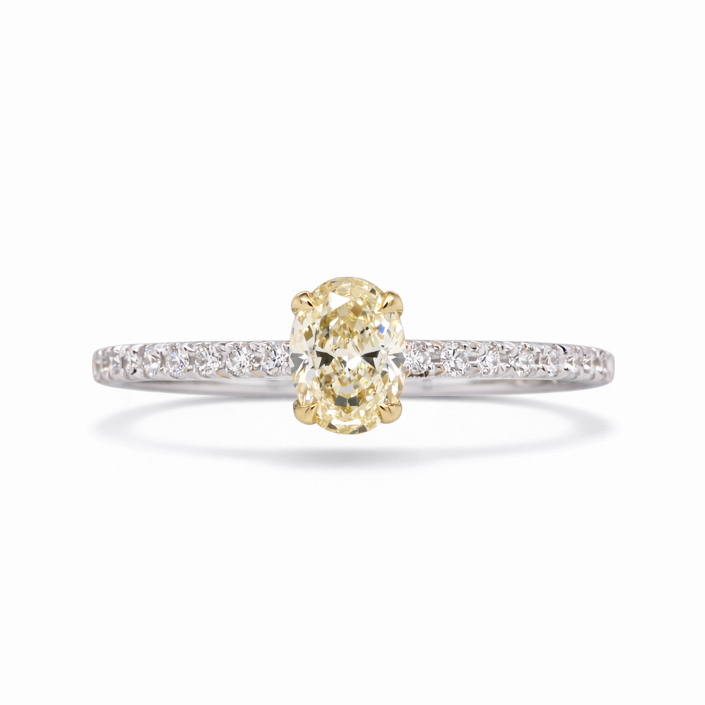 Anello Pavé Diamante Giallo Ovale In Oro Bianco E Giallo 18K 1 - Orogem Jewelers Vista Frontale Di Anello Pavé Diamante Giallo Ovale In Oro Bianco E Giallo 18K Con Diamante Centrale Gia Da 0,43 Ct Y–Z Vs1.