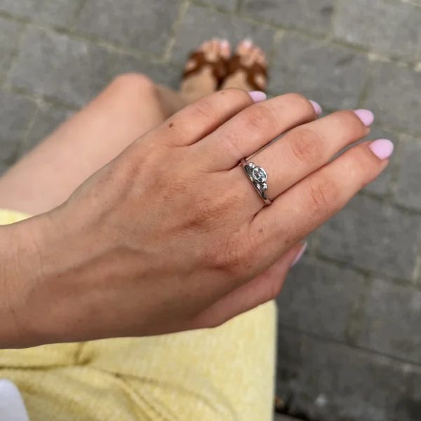 Elegant 18K White Gold Aquamarine and Diamond Ring