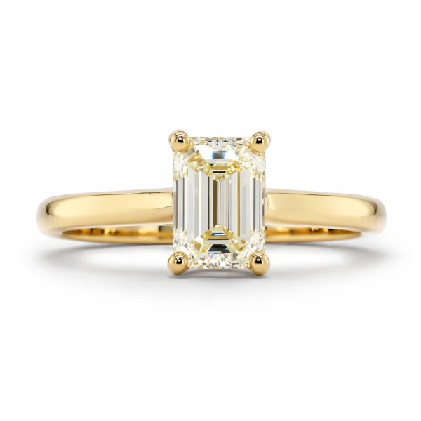 Anello in oro giallo 18k con diamante giallo chiaro taglio smeraldo da 1,03 ct, certificato GIA W-X VVS1, vista frontale.