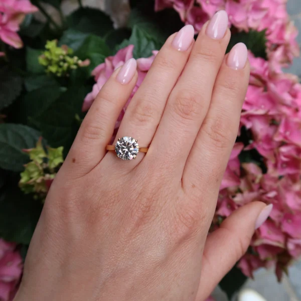 3.00 Karaat Klassieke labgrown diamant verlovingsring in 18k geel goud