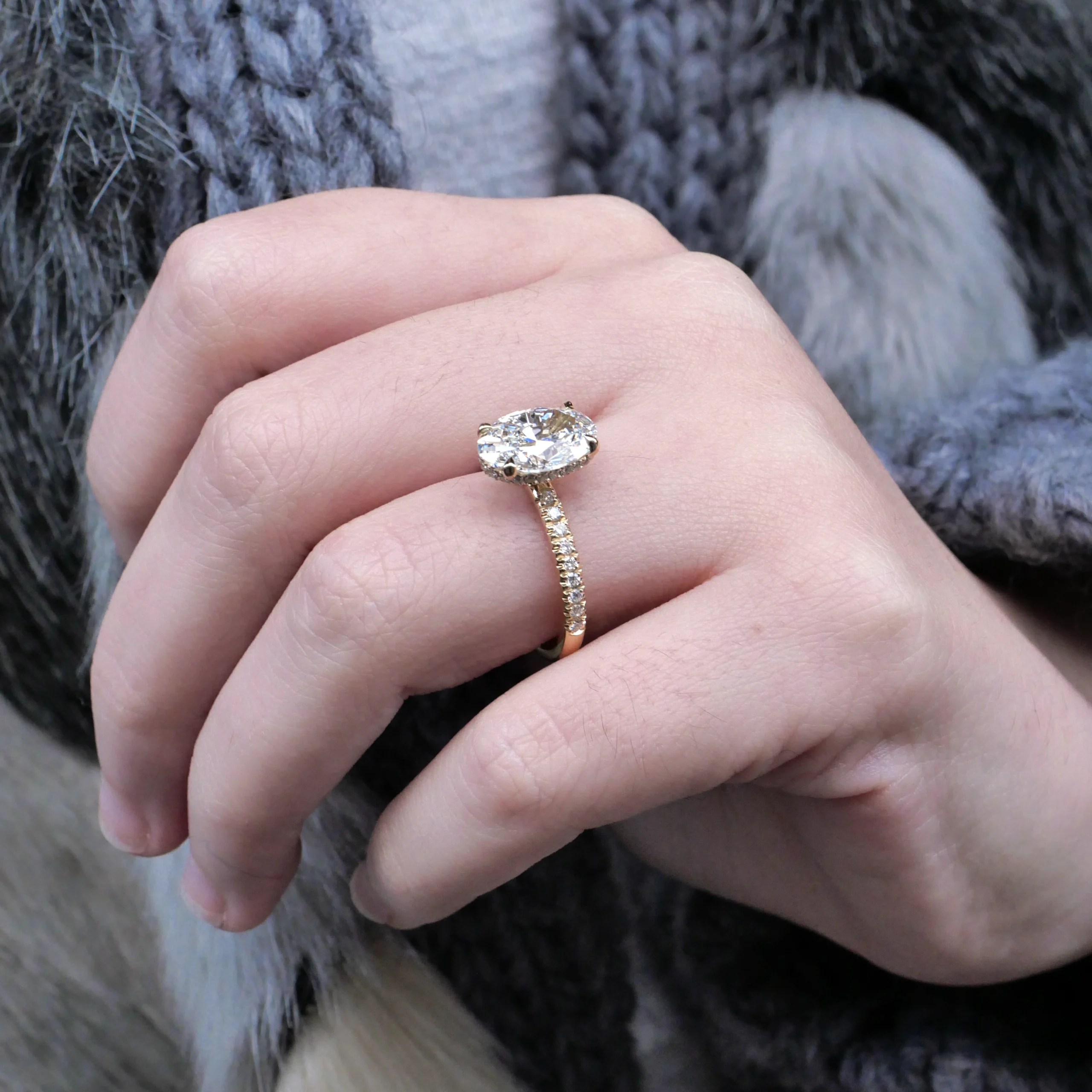 Elegante Geelgouden 18K Ring Met 3.00 Ct Labgrown Ovale Diamant 6 - Orogem Jewelers Elegant Yellow Gold 18K Ring With 3.00 Ct Lab-Grown Oval Diamond