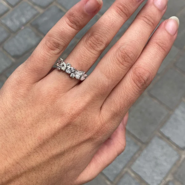 Anello 1.85 ct diamanti di laboratorio F VS marquise e brillanti