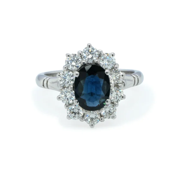 ring met 1,36 ct natuurlijke saffier en diamanten halo