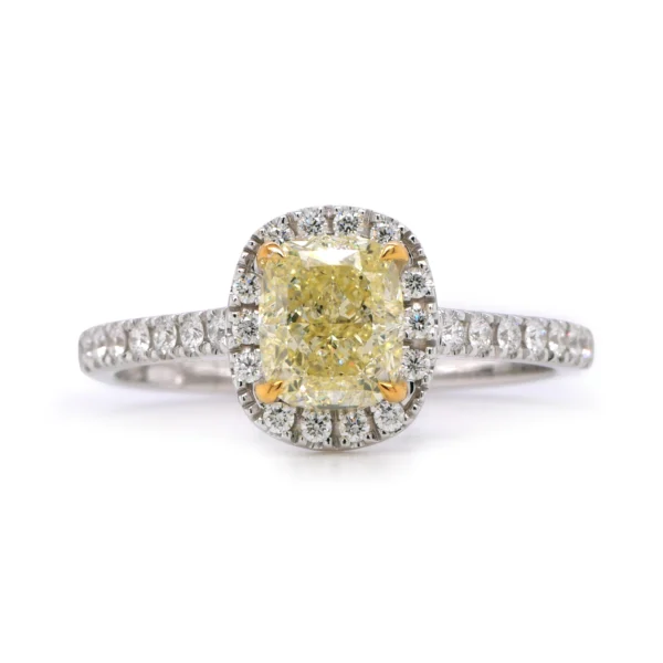 Anello halo con diamante cushion Fancy Light Yellow 1,05 ct in oro bianco 18K