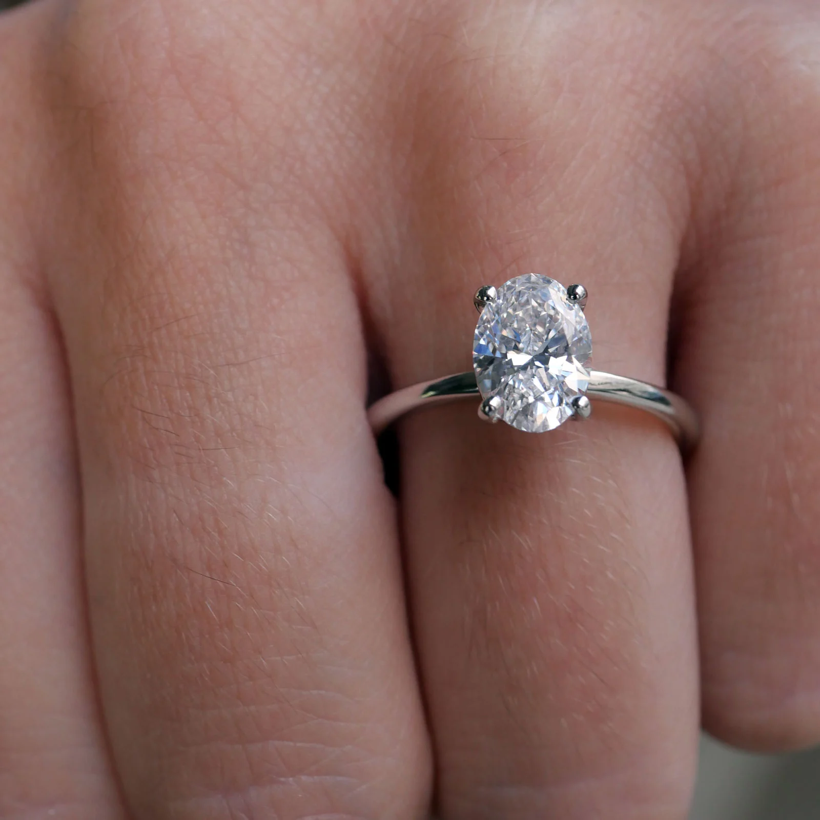 Bague De Fiançailles En Or Blanc 14k Avec Diamant Ovale De 2,20 Ct - Certifiée IGI/GIA - Taille Personnalisable