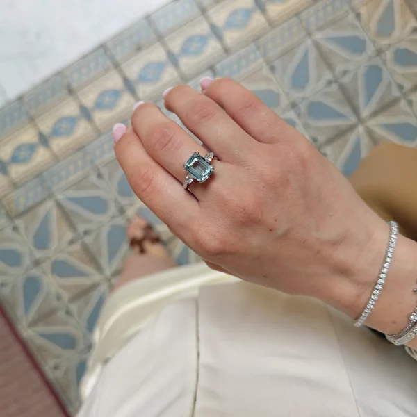 Aquamarine and Diamond Ring in 18k White Gold