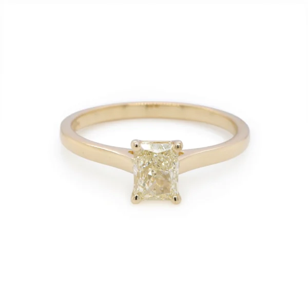 bague de fiançailles solitaire diamant 0.70 carat taille radiant en or jaune