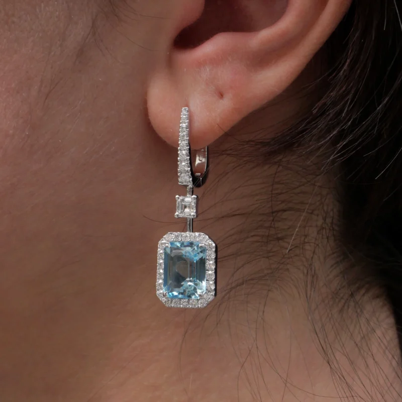 8,38 Ct Aquamarijn En 2,20 Ct Diamant Oorhangers – 18K Witgoud 4 - Orogem Jewelers Luxe Witgouden Oorhangers Met Blauwe Aquamarijnen En Natuurlijke Diamanten