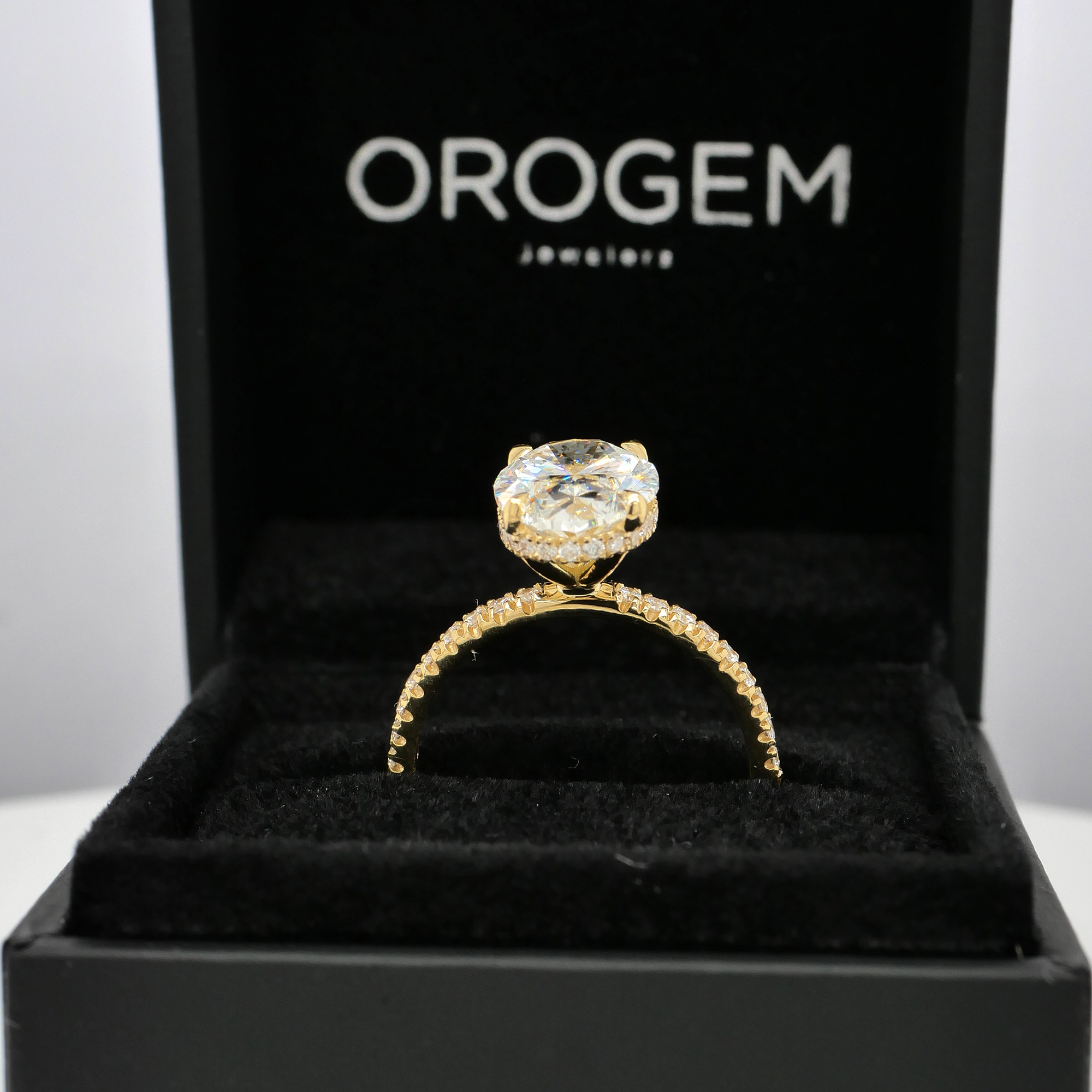 Elegant Yellow Gold 18K Ring With 3.00 Ct Lab-Grown Oval Diamond 12 - Orogem Jewelers Oval 3.02 Ct Lab-Grown Diamond Engagement Ring In 18K Yellow Gold With Pavé Band, Displayed In Orogem Jewelry Box