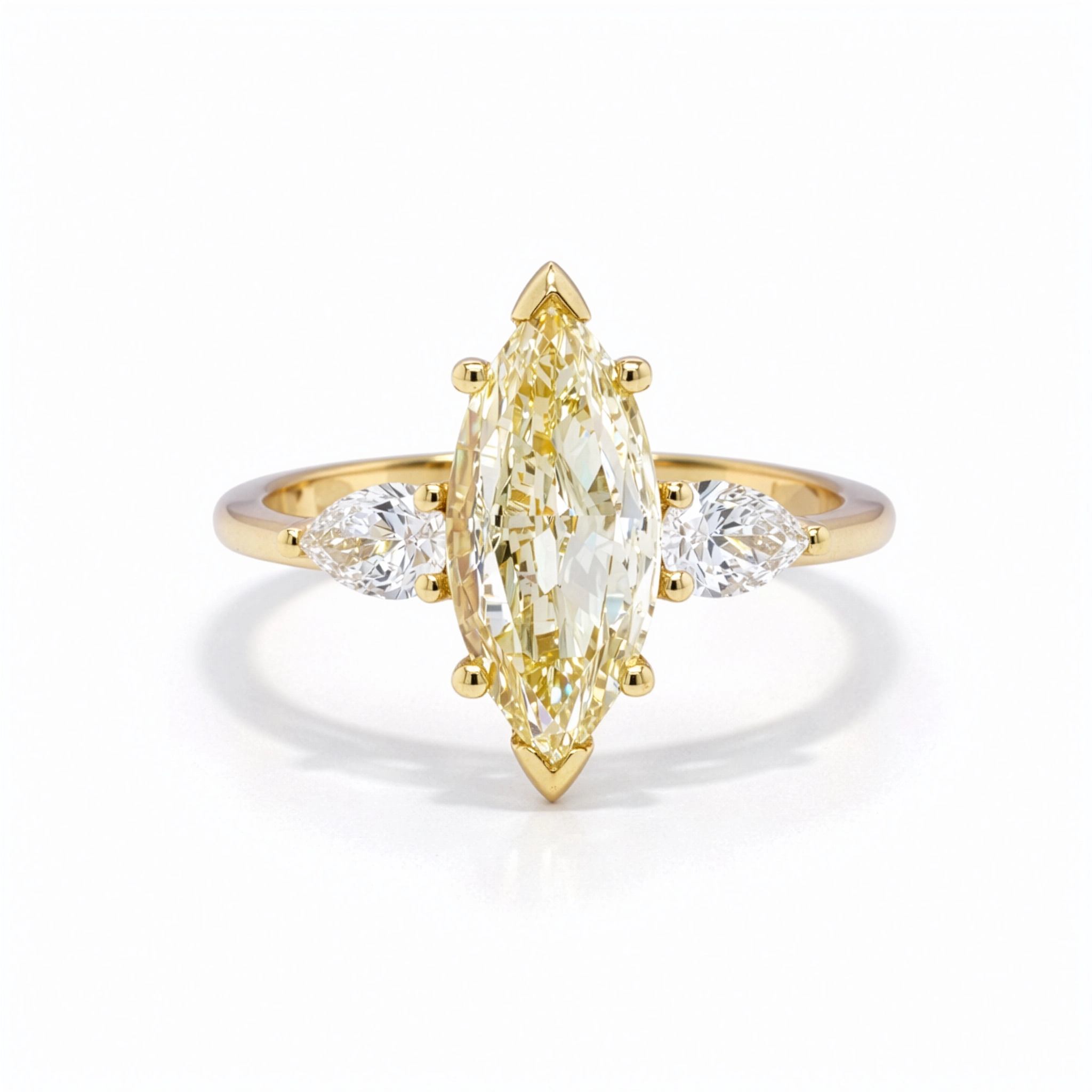 Bague Diamant Jaune Marquise Avec Diamants Poire En Or 18 Carats 3 - Orogem Jewelers Bague De Fiançailles Trois Pierres Avec Diamant Naturel Marquise 1,50 Ct En Or Jaune 18 Carats Avec Diamants Latéraux Poire, Couleur W-X