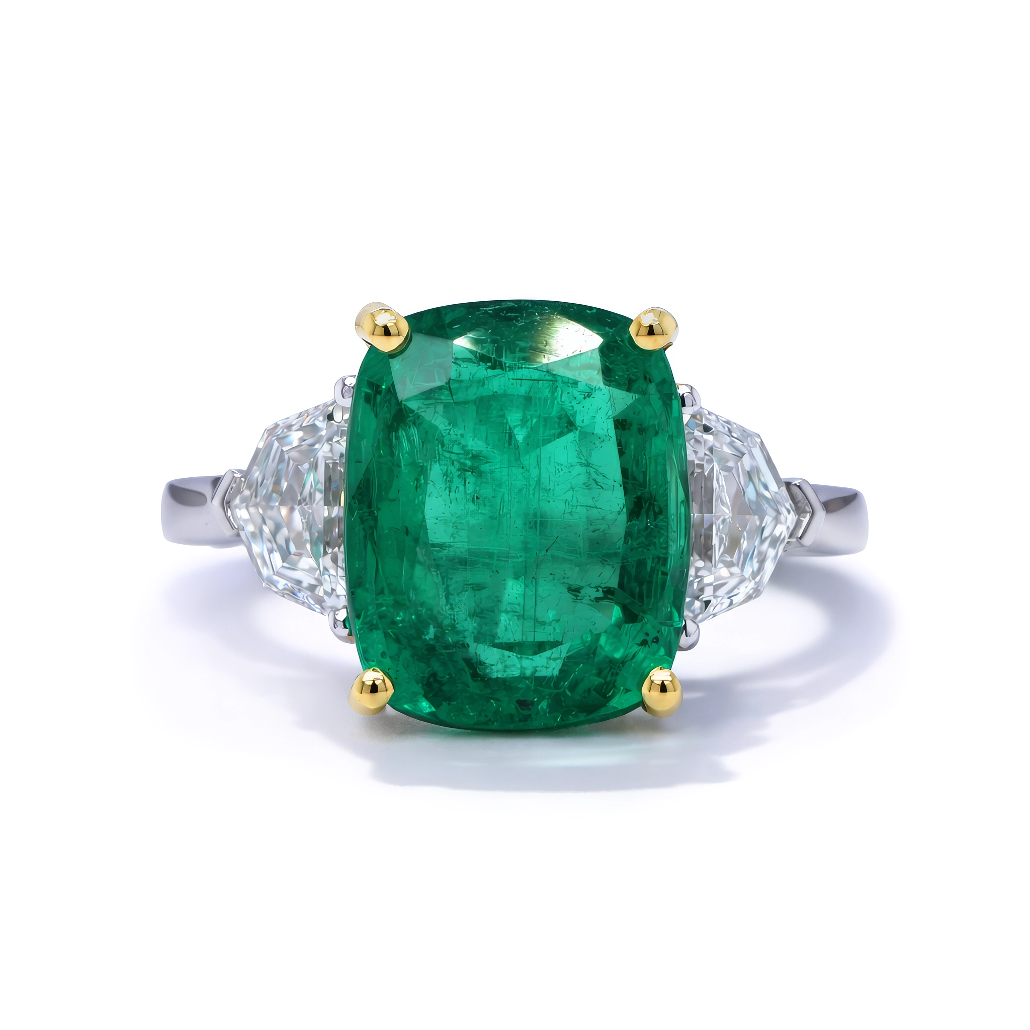 Anello Smeraldo Cushion 3,83Ct Con Diamanti Cadillac 1 - Orogem Jewelers Anello Smeraldo 3,83Ct Taglio Cushion Con Diamanti Cadillac Vista Frontale
