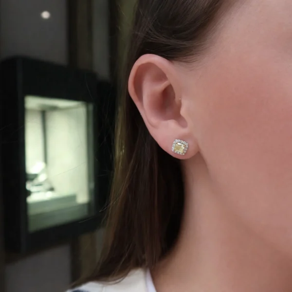 1,01 Ct Fancy Light Yellow Diamant Halo Oorknoppen Fly Vs1 Vvs2 Gia 18K Witgoud