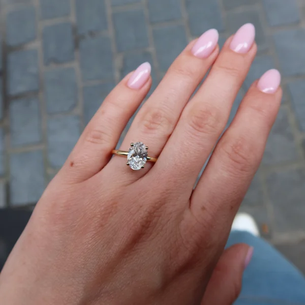 2.00ct Ovaalgeslepen Labgrown Diamanten Solitaire Ring in 18K Geelgoud