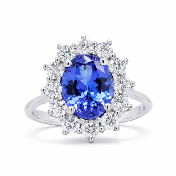Vue de face d’une bague halo tanzanite ovale en or blanc 18 carats avec tanzanite de 1,94 ct et halo de diamants naturels.