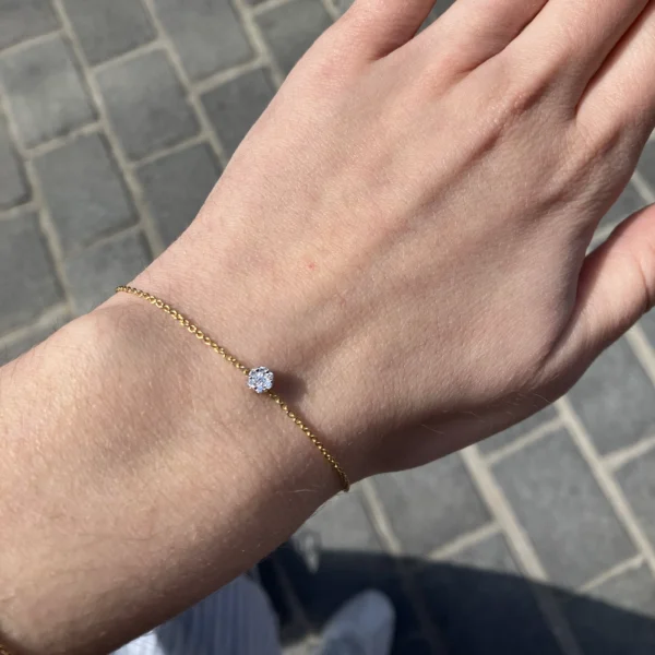 Yellow gold diamond cluster bracelet in 18K with natural diamonds, delicate fine jewelry bracelet with round diamond cluster centerpiece