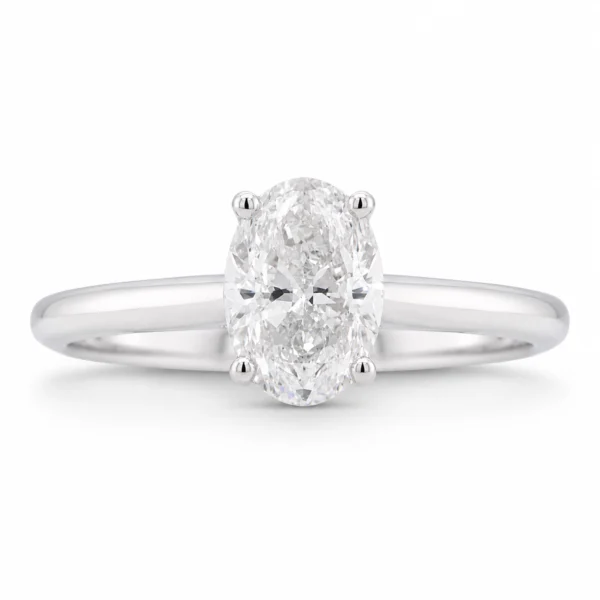 Anello solitario diamante ovale da 0,90 ct in oro bianco 18 carati con diamante certificato GIA colore E e purezza VVS2, vista frontale.