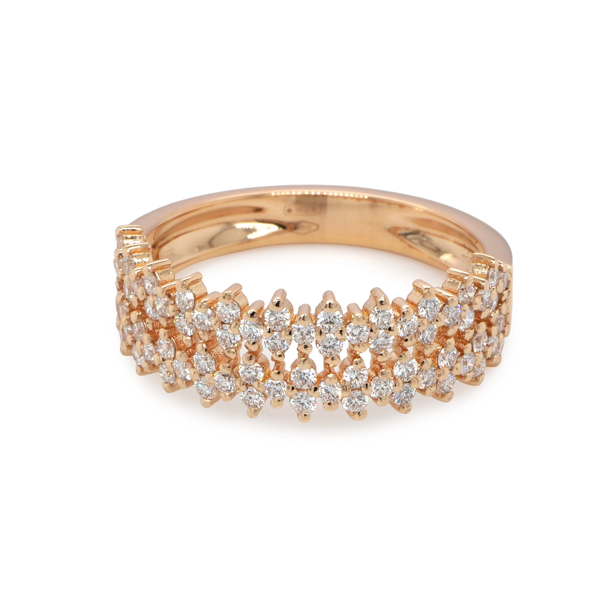 Anello Fascia Diamanti Oro Rosa In Oro 18 Carati Con Pavé Traforato 4 - Orogem Jewelers Front View Of A Rose Gold Diamond Band Ring In 18K With Multiple Rows Of Natural Diamonds In An Openwork Pavé Design.