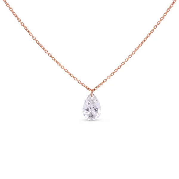 Collana diamante pera lab grown in oro rosa 18 carati con diamante pera forato da 0,30 ct F VS, vista frontale su catena sottile.