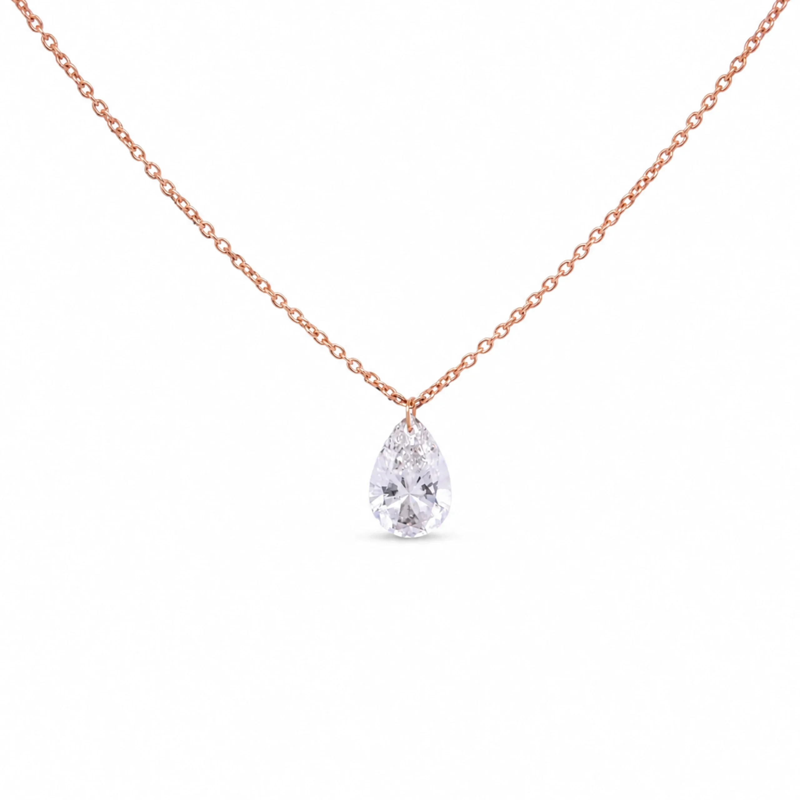 Peer Diamanten Ketting In 18K Roségoud Met 0,30 Ct Labdiamant 1 - Orogem Jewelers Peer Diamanten Ketting In 18K Roségoud Met Een 0,30 Ct F Vs Labgrown Peervormige Diamant, Vooraanzicht Aan Fijne Ketting.
