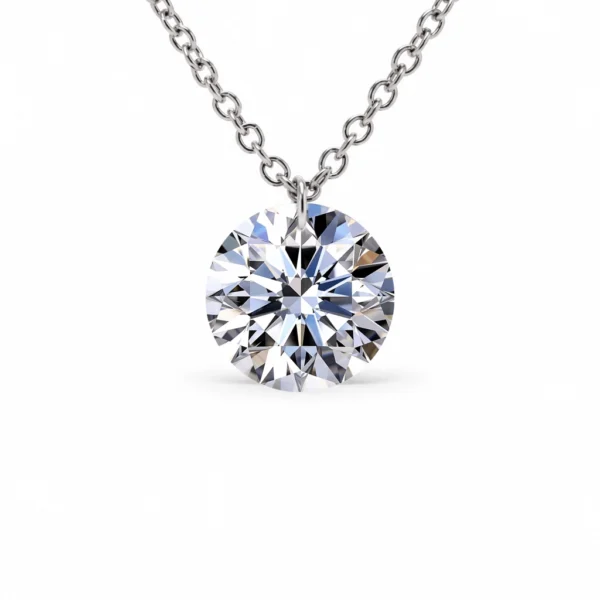 Collier diamant solitaire en or blanc 18 carats avec un diamant rond lab grown de 1,00 ct, vue de face sur fine chaîne.