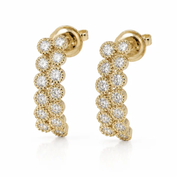 Diamanten ear climber oorbellen in 18k geelgoud met 0,66 tcw D-F VS natuurlijke diamanten en fijne milgrain details, vooraanzicht.
