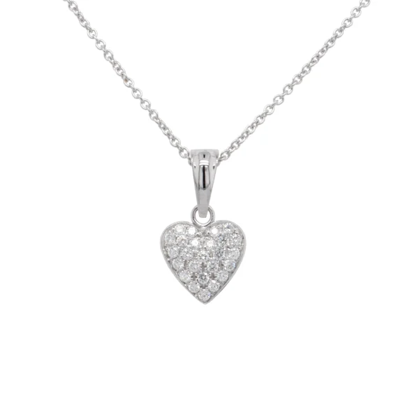 Witgouden pavé hartjesketting in 18k met 0,25 ct D-F VS diamanten en een fijne ketting van 42 cm, vooraanzicht.