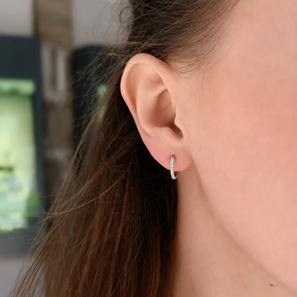 Pavé diamanten oorringen in 18k witgoud met natuurlijke diamanten