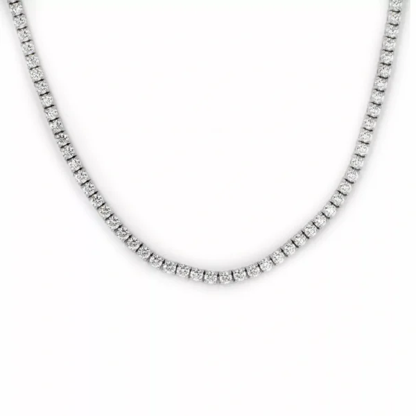 Vooraanzicht van een tennisketting van 43 cm met 11,40 ct natuurlijke rond briljant geslepen diamanten in 18 karaat witgoud.