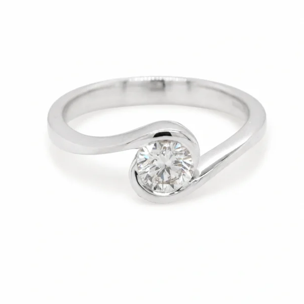 Alternative view of Bague Solitaire Tension avec Diamant de 0.50 Carat en or blanc 18K