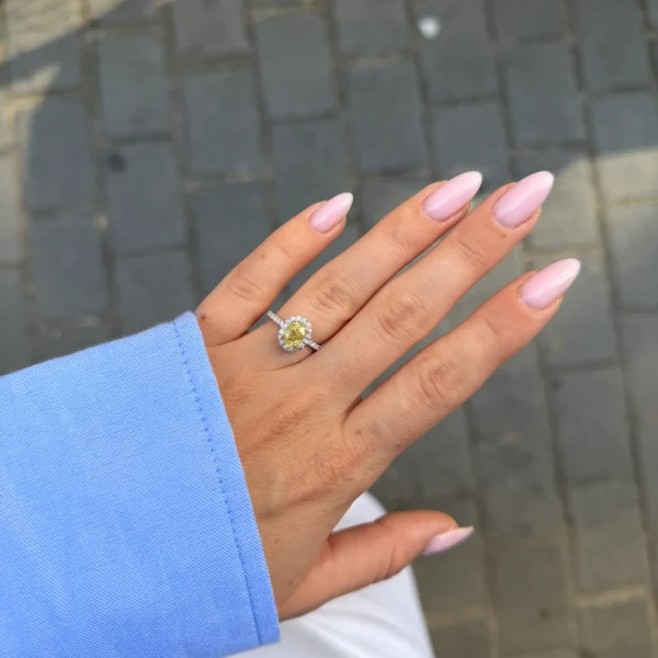 Bague halo diamant Fancy Yellow 1,18 ct or blanc 18K